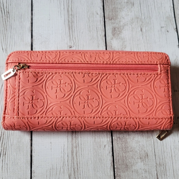 Vintage Guess wallet - Picture 2 of 4